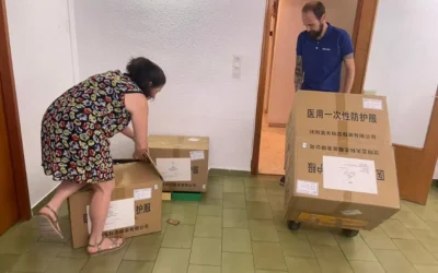 La residencia Santa Bárbara recibe una donación de materiales del Colegio Oficial de Médicos de Zaragoza