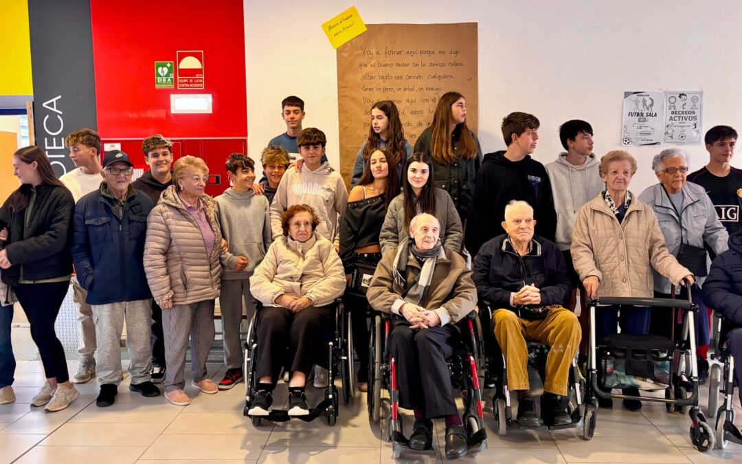 Encuentro intergeneracional entre la Residencia FUNDAZ Santa Bárbara y el Instituto Valdespartera