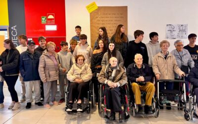 Encuentro intergeneracional entre la Residencia FUNDAZ Santa Bárbara y el Instituto Valdespartera