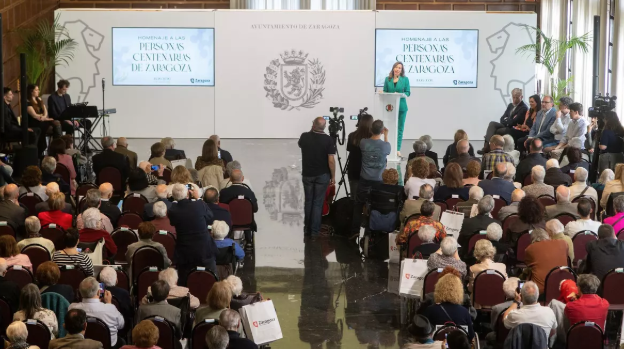 Homenaje a nuestras residentes centenarias en el Ayuntamiento de Zaragoza